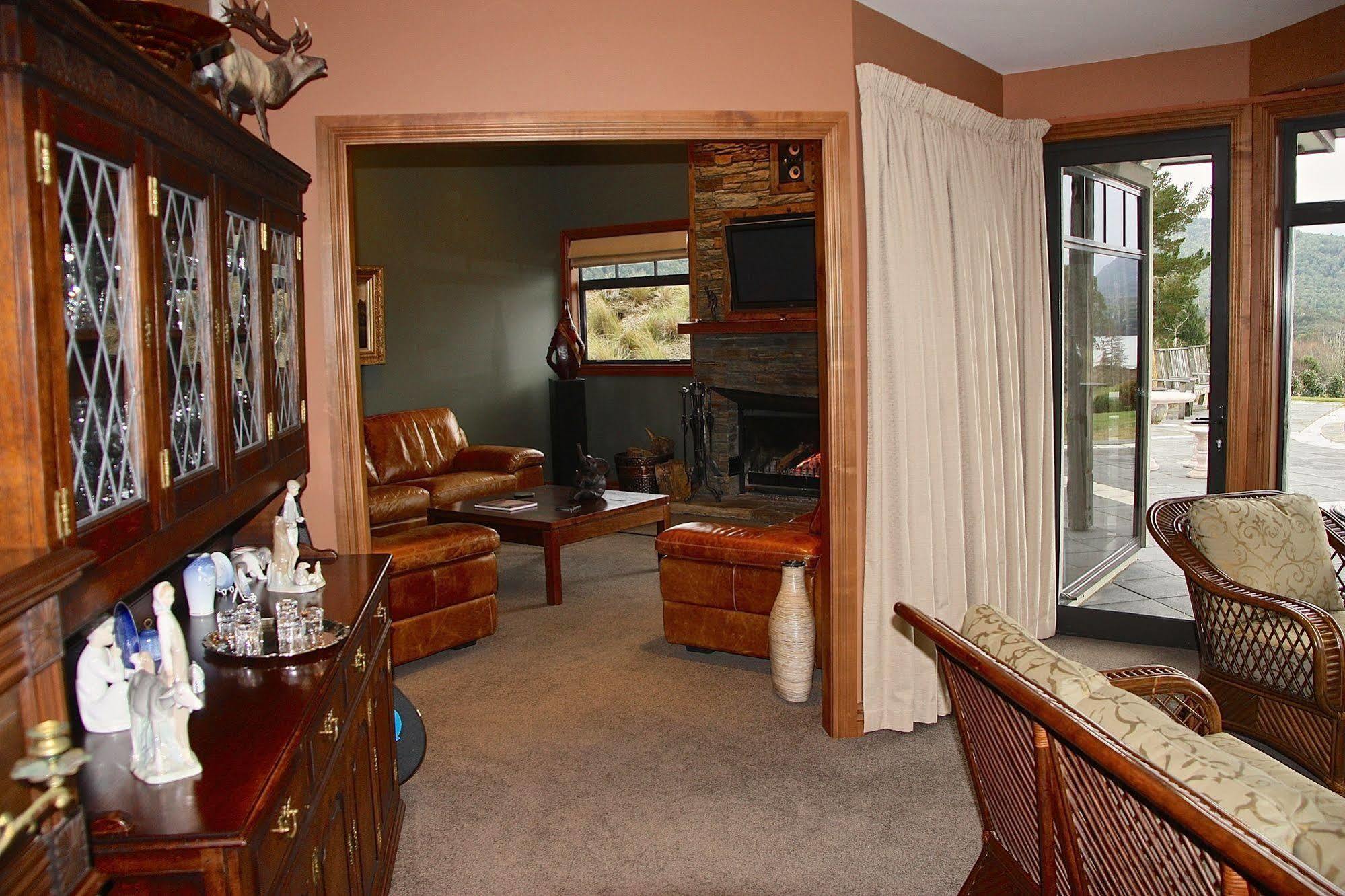 Dock Bay Lodge Te Anau Buitenkant foto